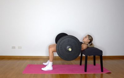 pesi donne: scheda ed esercizi per allenarsi da casa